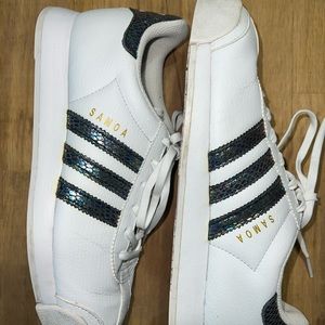 Big girls White Adidas Somoa Size 6